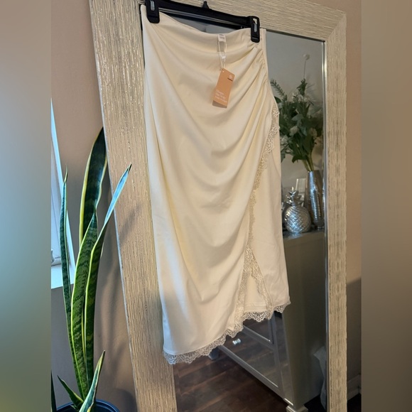 POPILUSH Shapewear Sculpting Slimming Midi Skirt - NWT - Picture 7 of 9